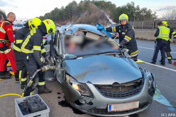 Zwei Tote Und Eine Schwerverletzte Nach Unfall In NÖ