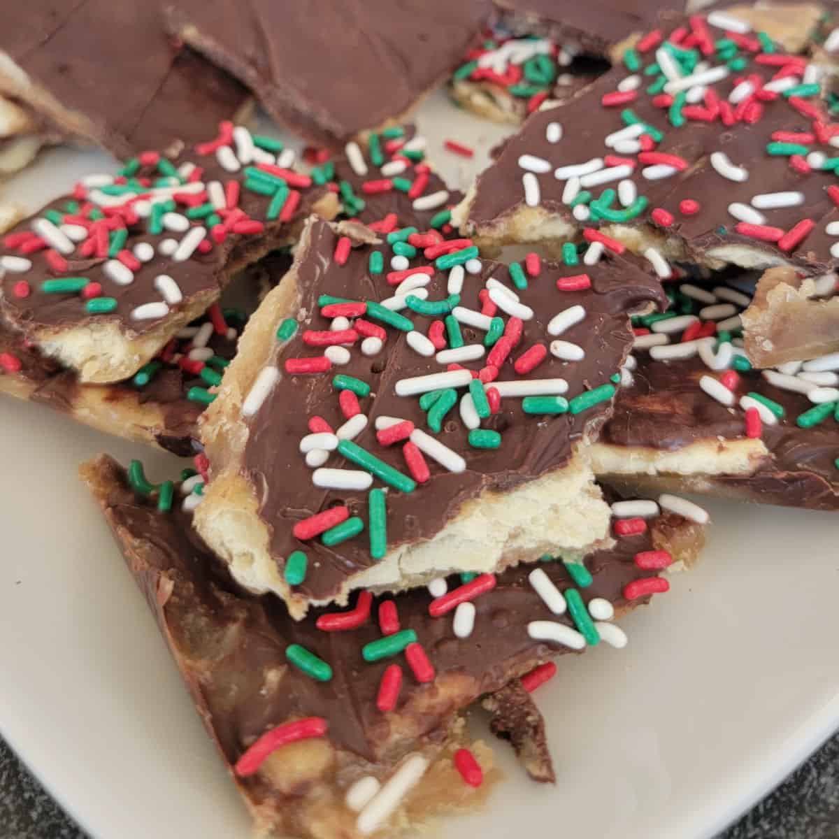 4 Ingredient Christmas Crack Recipe (Saltine Toffee)