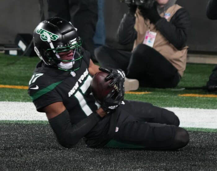 East Rutherford, NJ — November 24, 2023 — Garrett Wilson of the Jets catches a TD in the second half as the Miami Dolphins defeated the NY Jets 34-13 at MetLife Stadium on November 24, 2023 in East Rutherford, NJ to play in the first “Black Friday” NFL game. Chris Pedota, NorthJersey.com / USA TODAY NETWORK