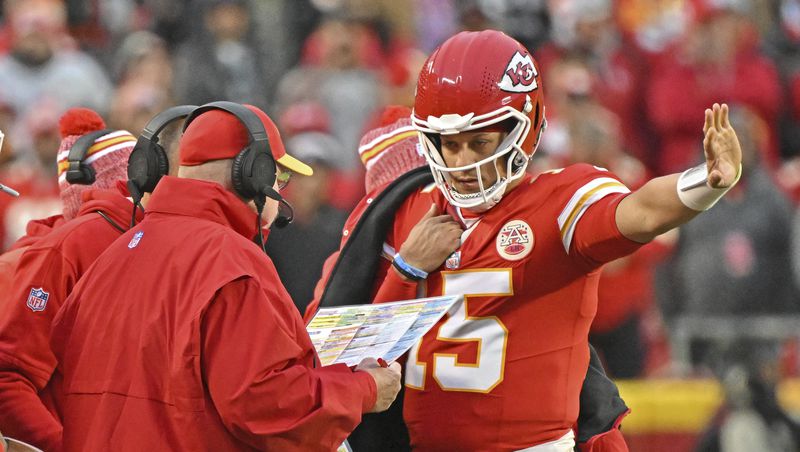 andy reid, patrick mahomes hit with major fines for complaining about kadarius toney penalty