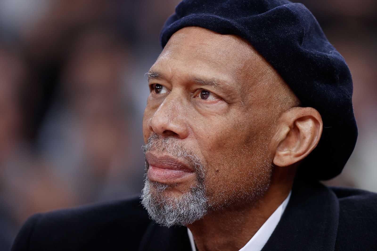 Kareem Abdul-Jabbar Falls And Breaks Hip At Los Angeles Concert