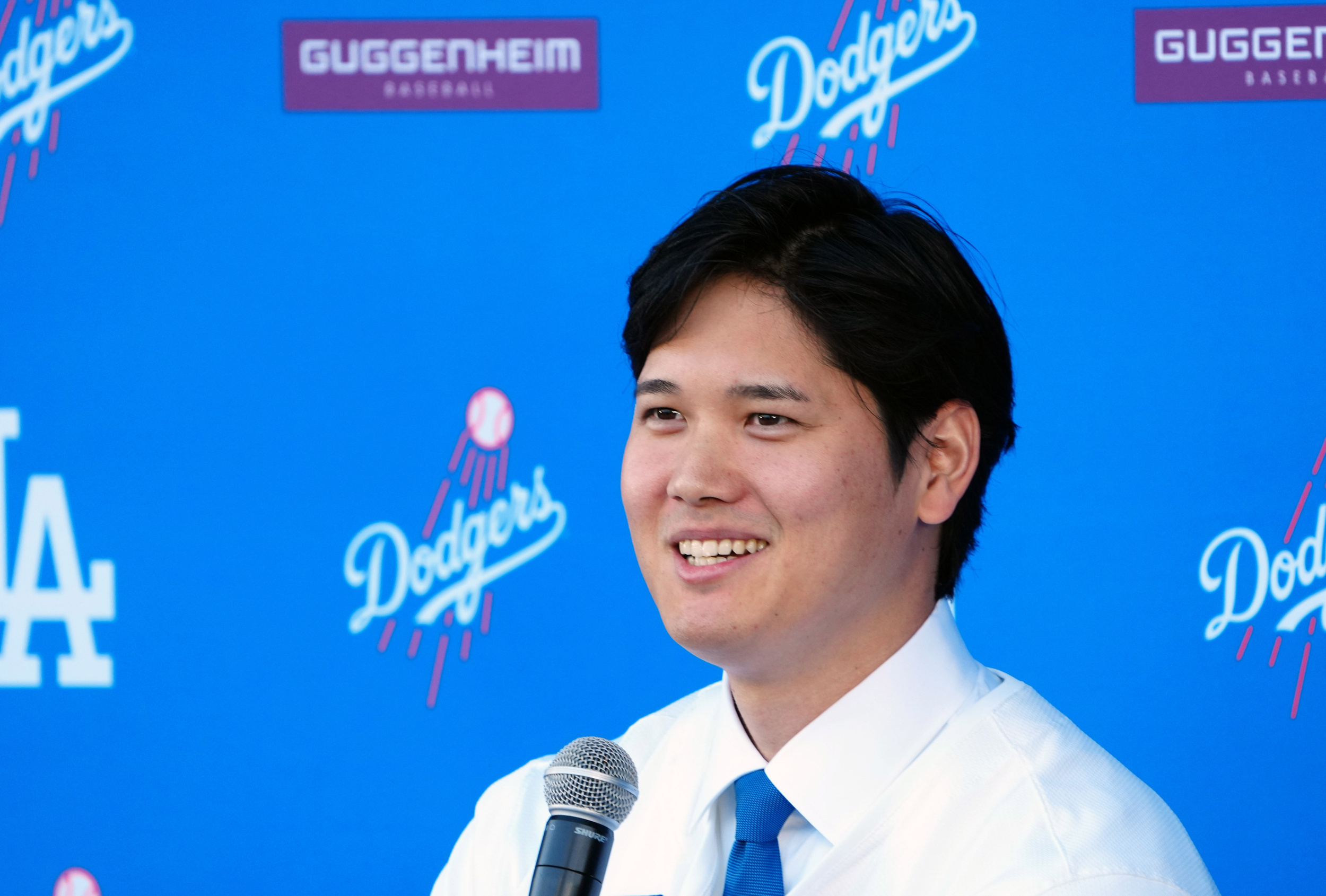 Dave Roberts: Shohei Ohtani Open To Playing Left Field For Dodgers