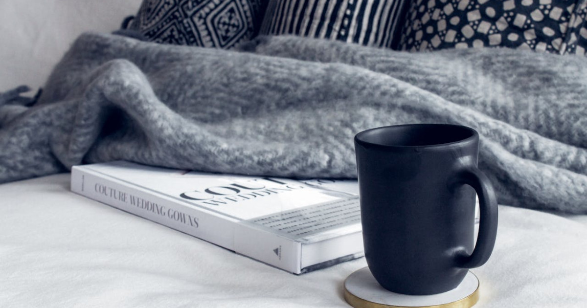7 szuper könyv, amit forró tea mellett olvashatsz: ezekkel kuporodj a kanapéra