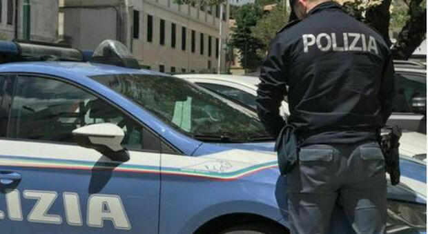 Centocelle, spari in pieno giorno in mezzo alla strada: 49enne ha la peggio