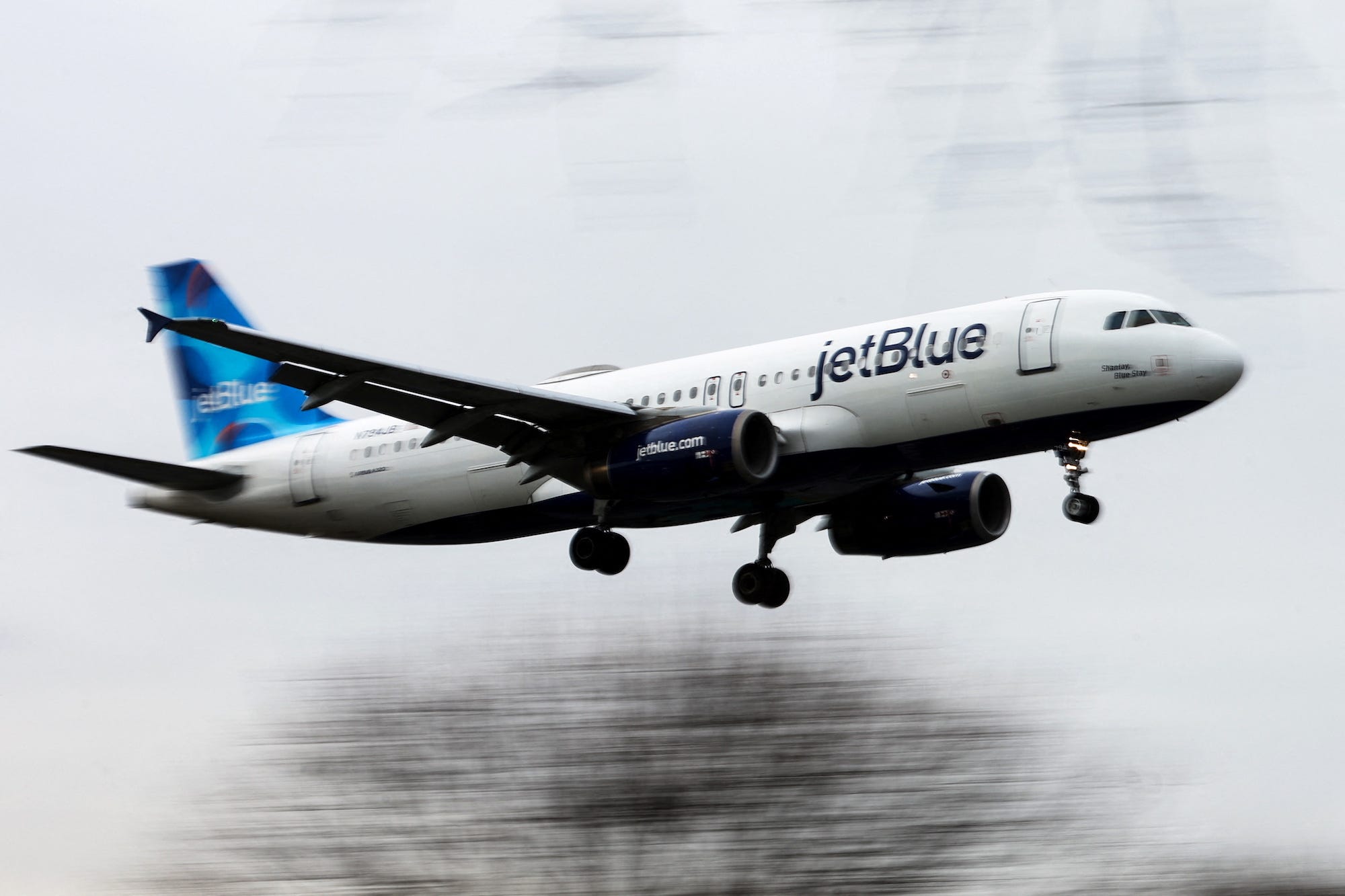 2-planes-narrowly-avoided-colliding-on-a-colorado-runway-after-a-pilot