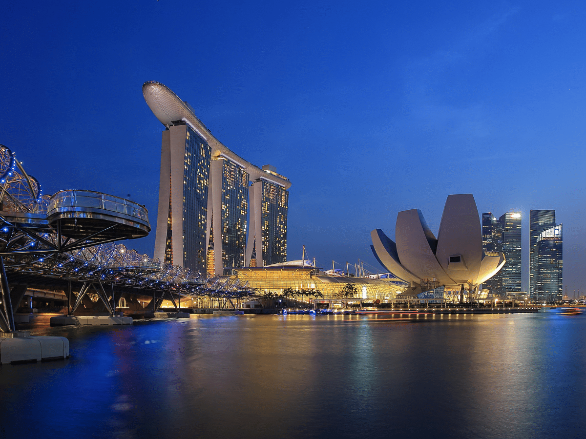 travel guide: discovering the magic of singapore