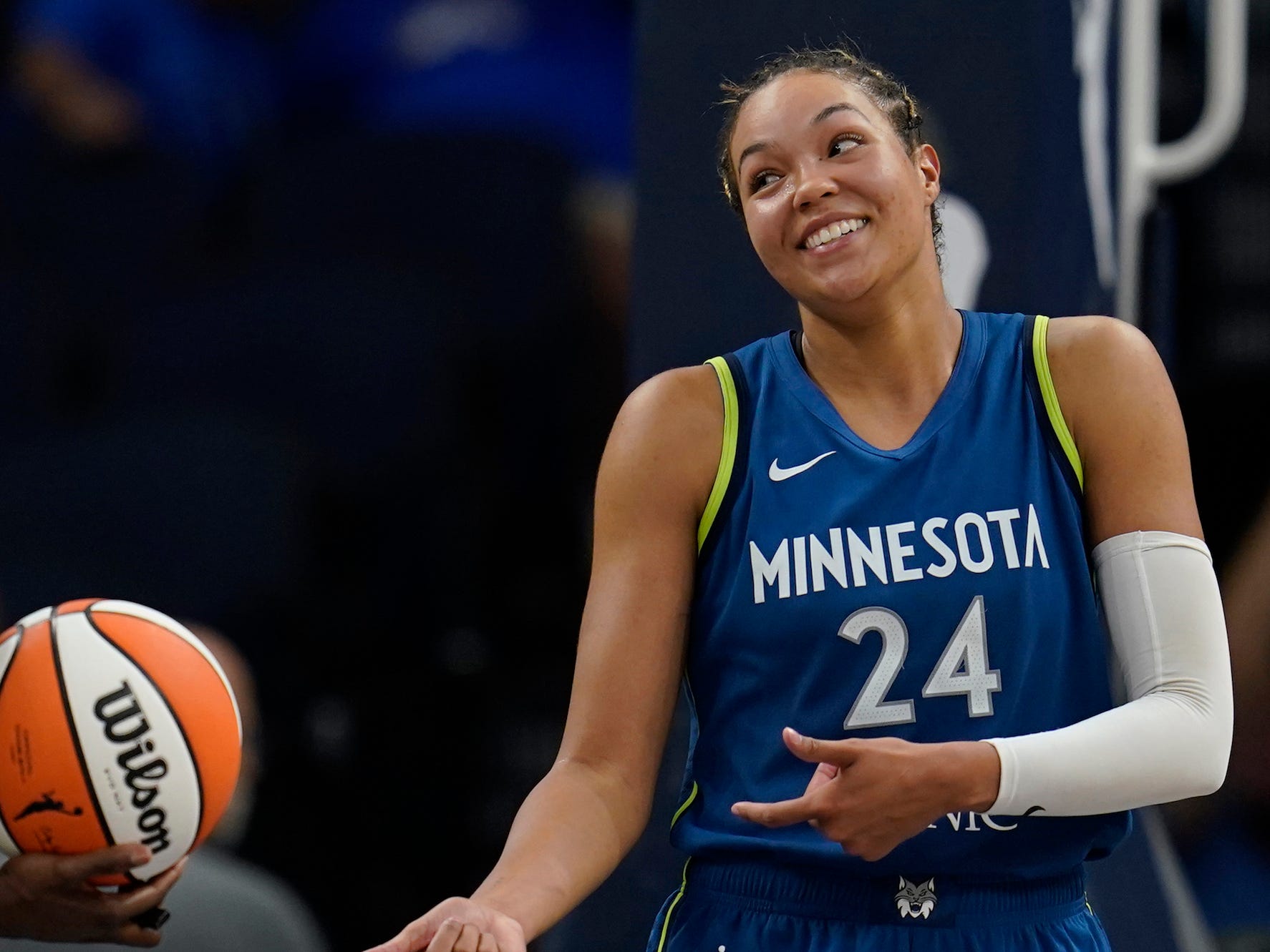 WNBA salaries max out nearly 865K less than the NBA's lowest contracts