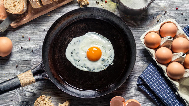 The Pan Tip To Follow For Perfectly Cooked Over Easy Eggs 