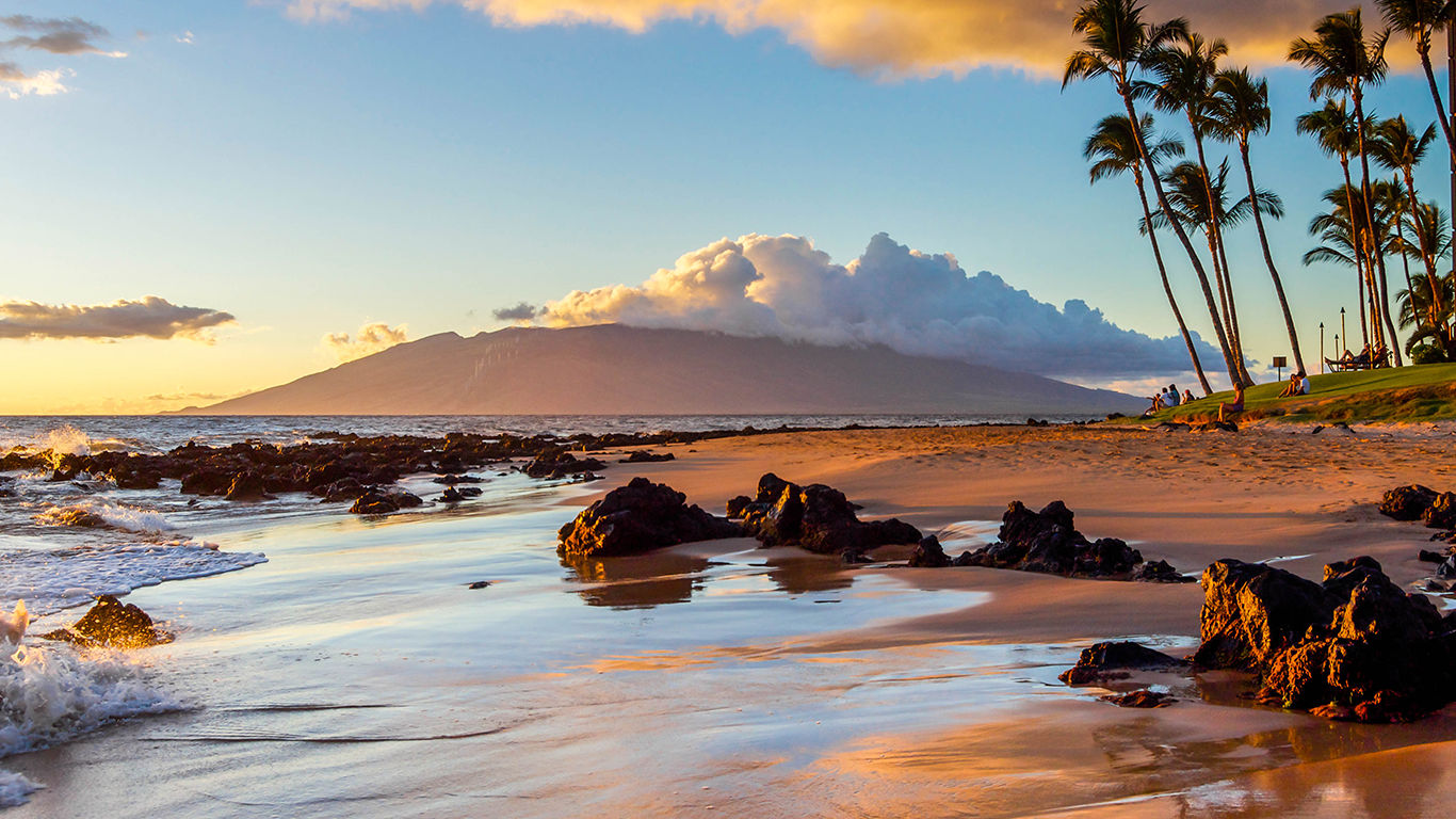 hawaii governor considers moratorium on short-term housing rentals on maui