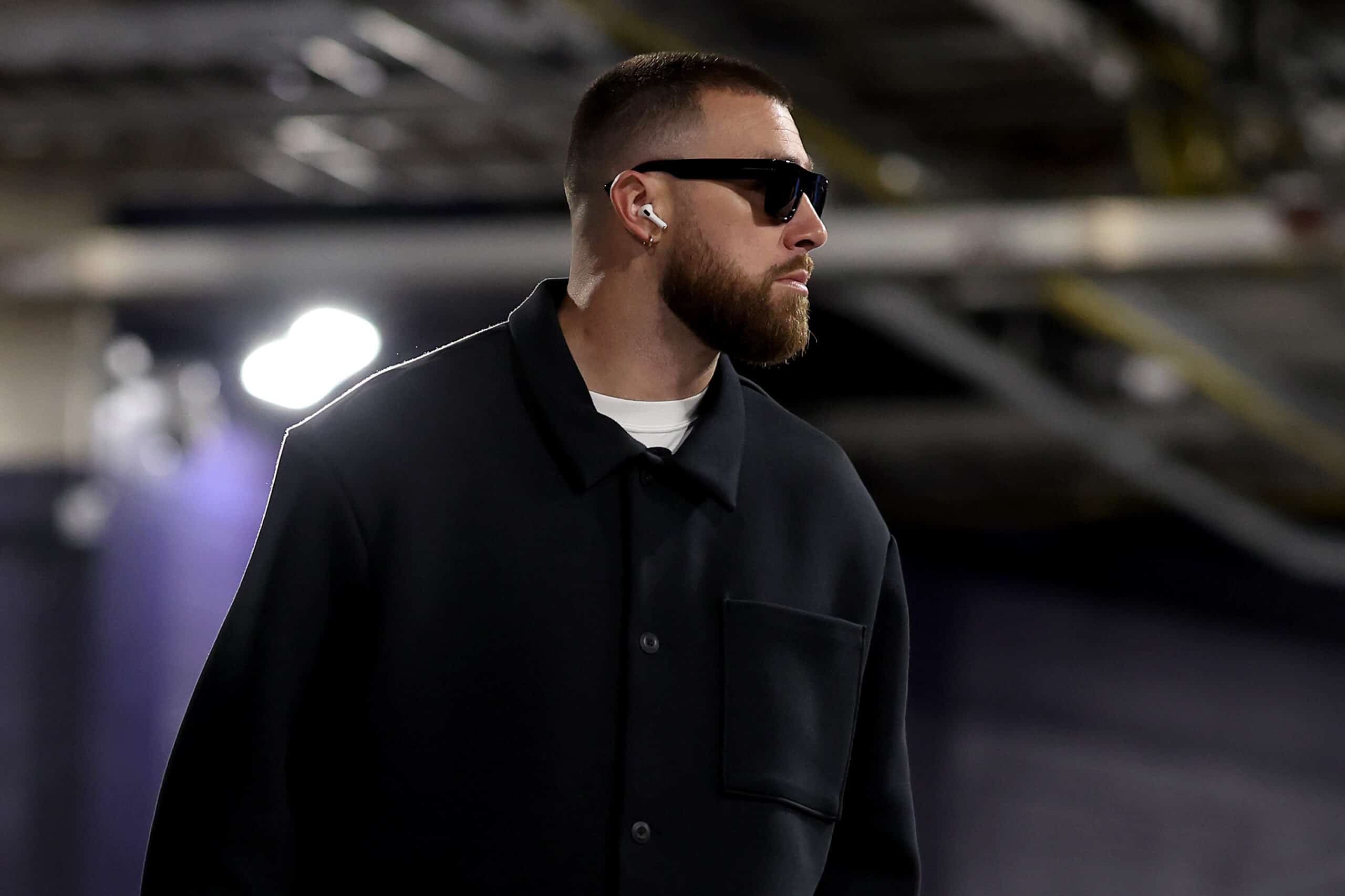 Travis Kelce's Pregame Outfit Had Taylor Swift Fans Talking Sunday