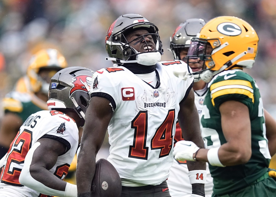 Buccaneers Keep Playoff Hopes Alive With Impressive 34-20 Win Over Packers