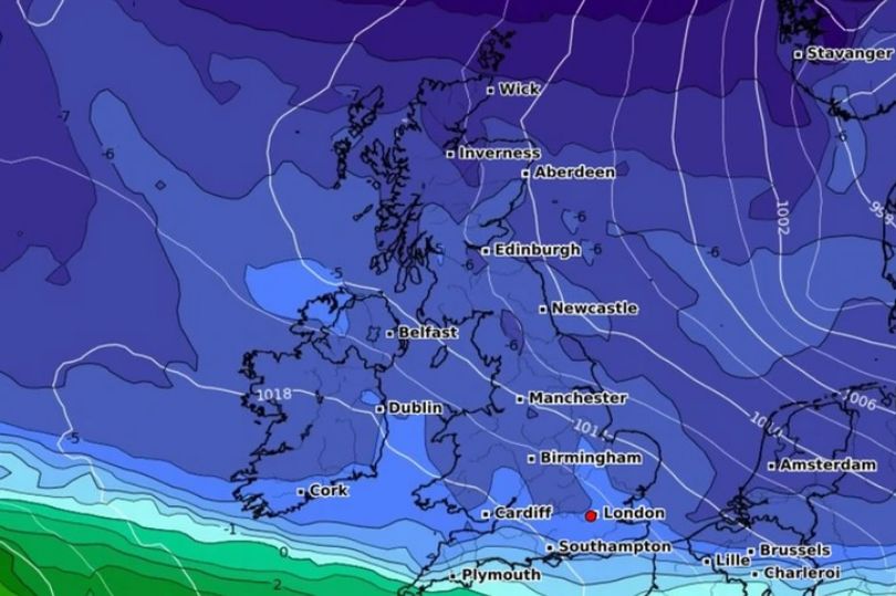 UK set for 'huge' threeday 9inch snow mass hitting days before Christmas