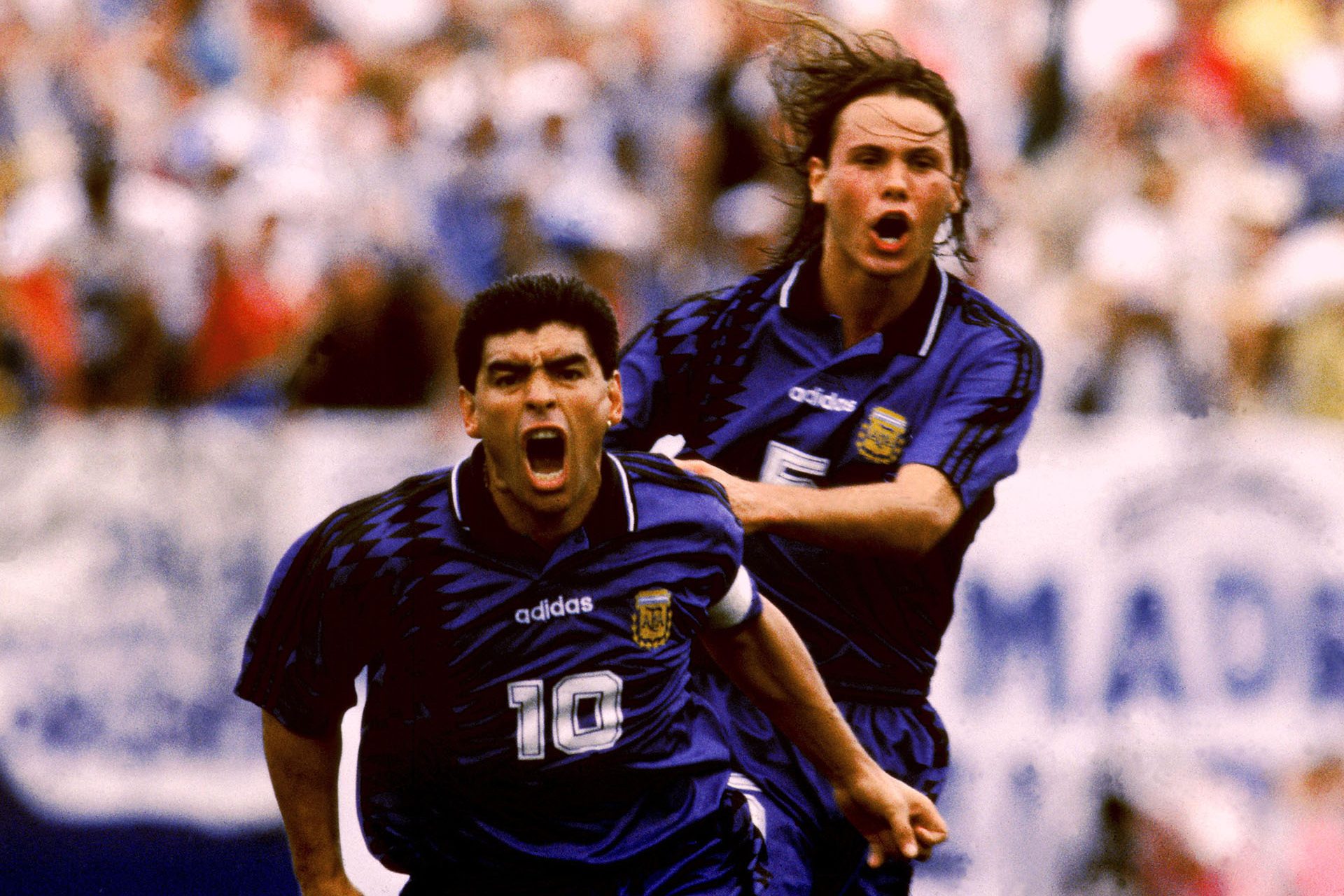 <p>Con Argentina, Fernando Redondo jugó la fase final de un Mundial, el de Estados Unidos 1994, donde alcanzó los cuartos de final; y una Copa América, la de 1993, en la que levantó el trofeo de campeón junto a aquella gran generación de futbolistas argentinos, solo un año antes de ganar también la Copa Confederaciones de 1992.</p>