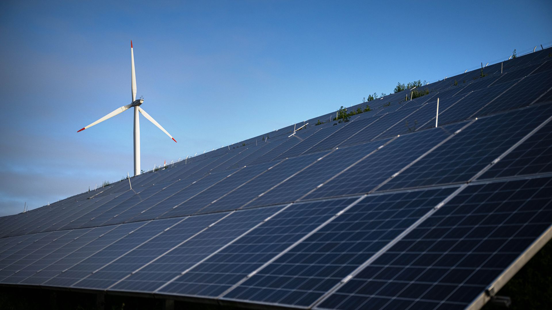 erneuerbare energien liefern erstmals mehr als die hälfte des stromverbrauchs