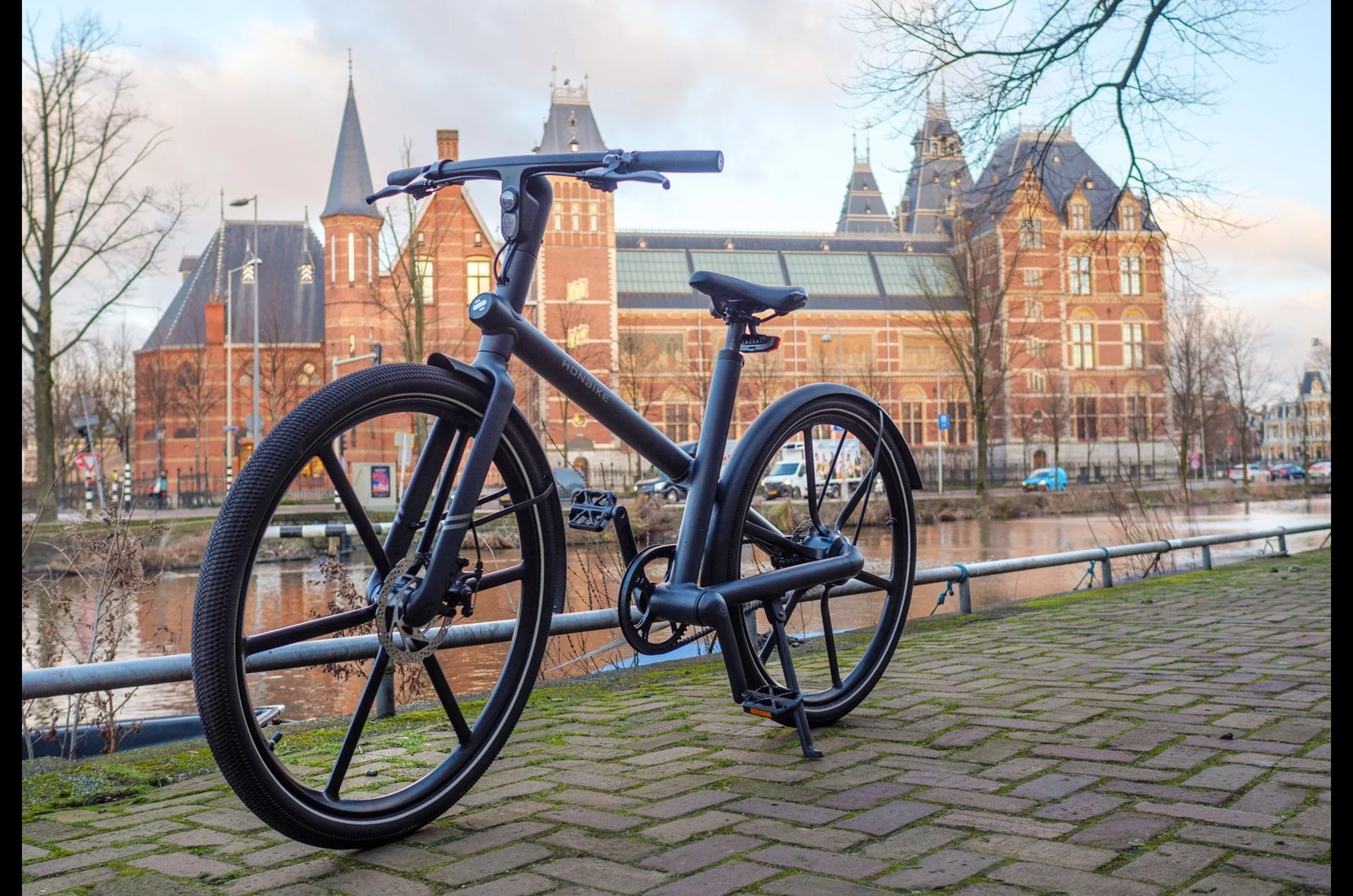 <p>With its aircraft-grade aluminium frame, the Uni4 weighs 20.2kg. A 250w electric motor with 33lb ft powers the rear wheel while a 432Wh lithium-ion battery gives a range of 62 miles and takes around 4.5 hours to charge. Riders have an option of three modes: Eco, City and Sport. The Uni4 also comes equipped with a headlight and rear light, an LED screen to show speed, Bluetooth connectivity and a high water-resistance rating of IPX6. The Uni4 currently costs $1699 in the US and is spotted for £1799 in the UK. </p>