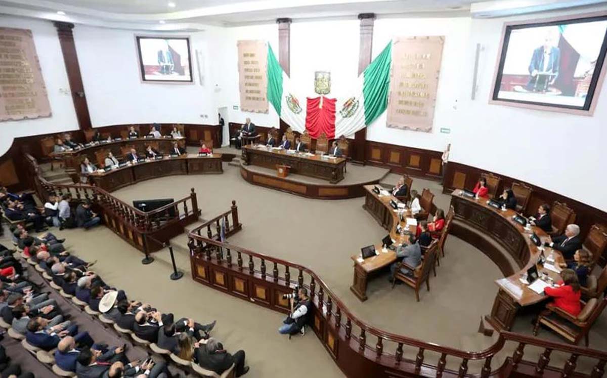 Entregan informe impreso del gobernador al Congreso de Coahuila