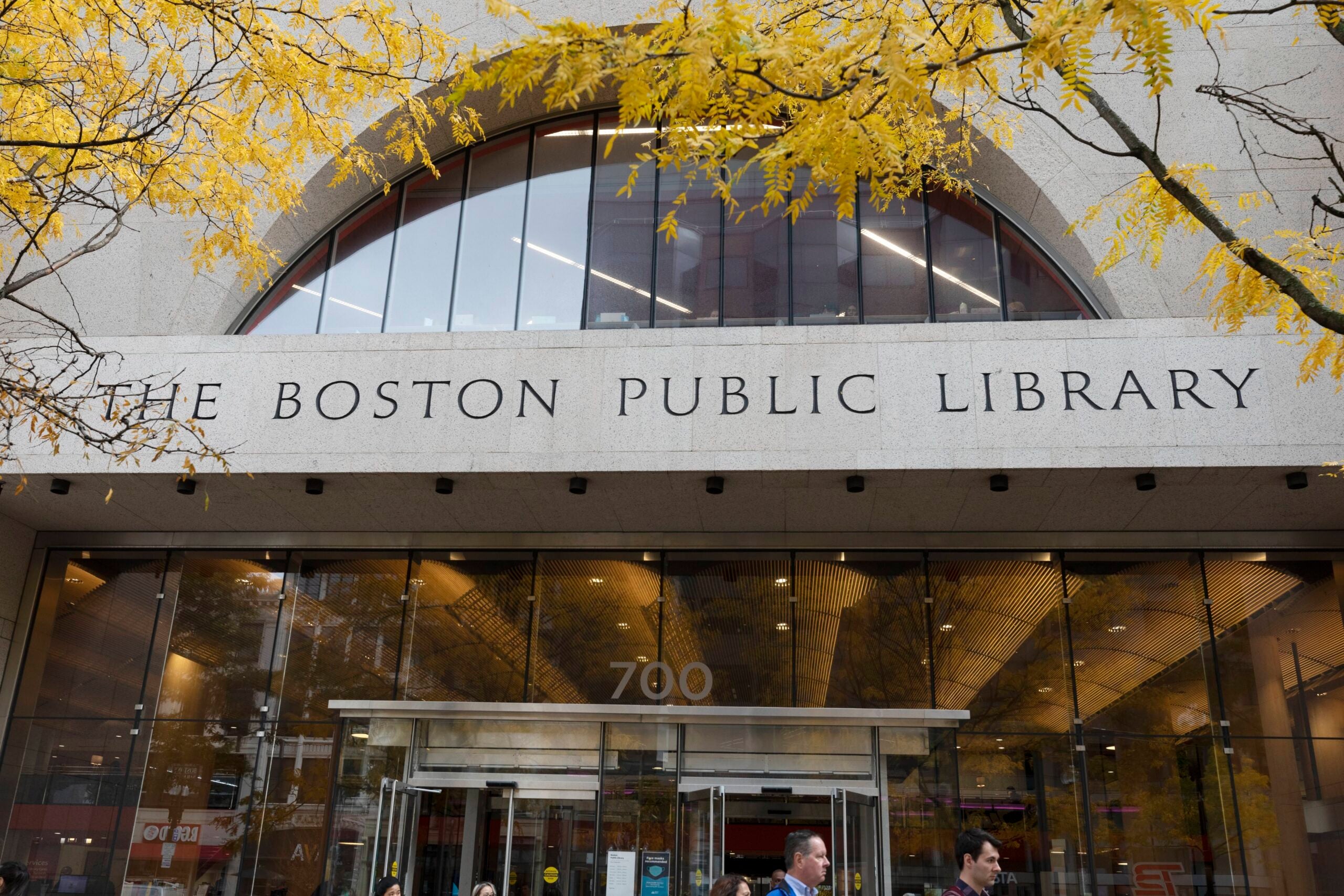 Boston Public Library Shares This Year S 10 Most Borrowed Books   AA1lGXyP.img