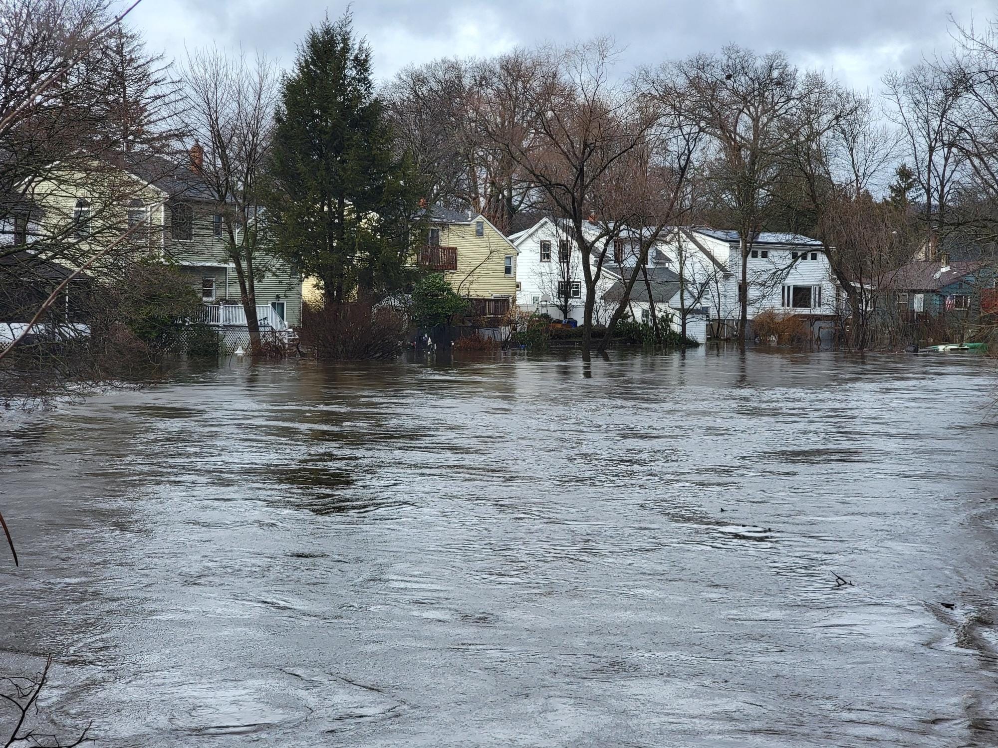 Live updates: Storm flooding and highway closures continue in North Jersey