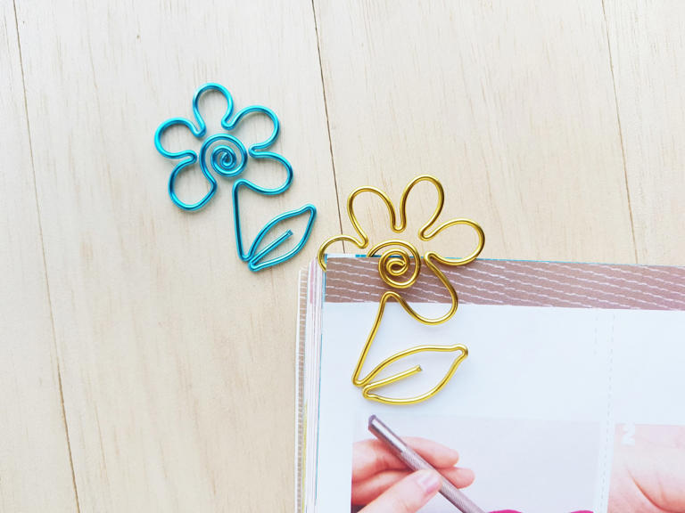 Flower Bookmarks: An Easy Aluminum Wire Craft