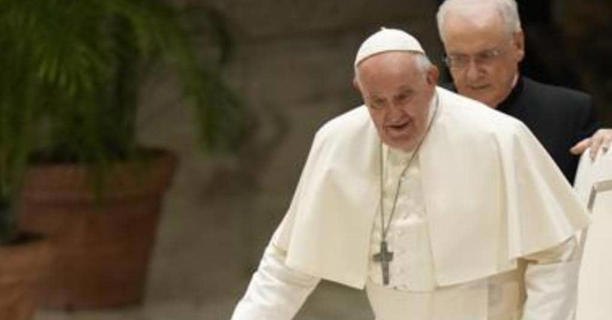 Vaticano: sì a benedizione coppie gay ma non è matrimonio 