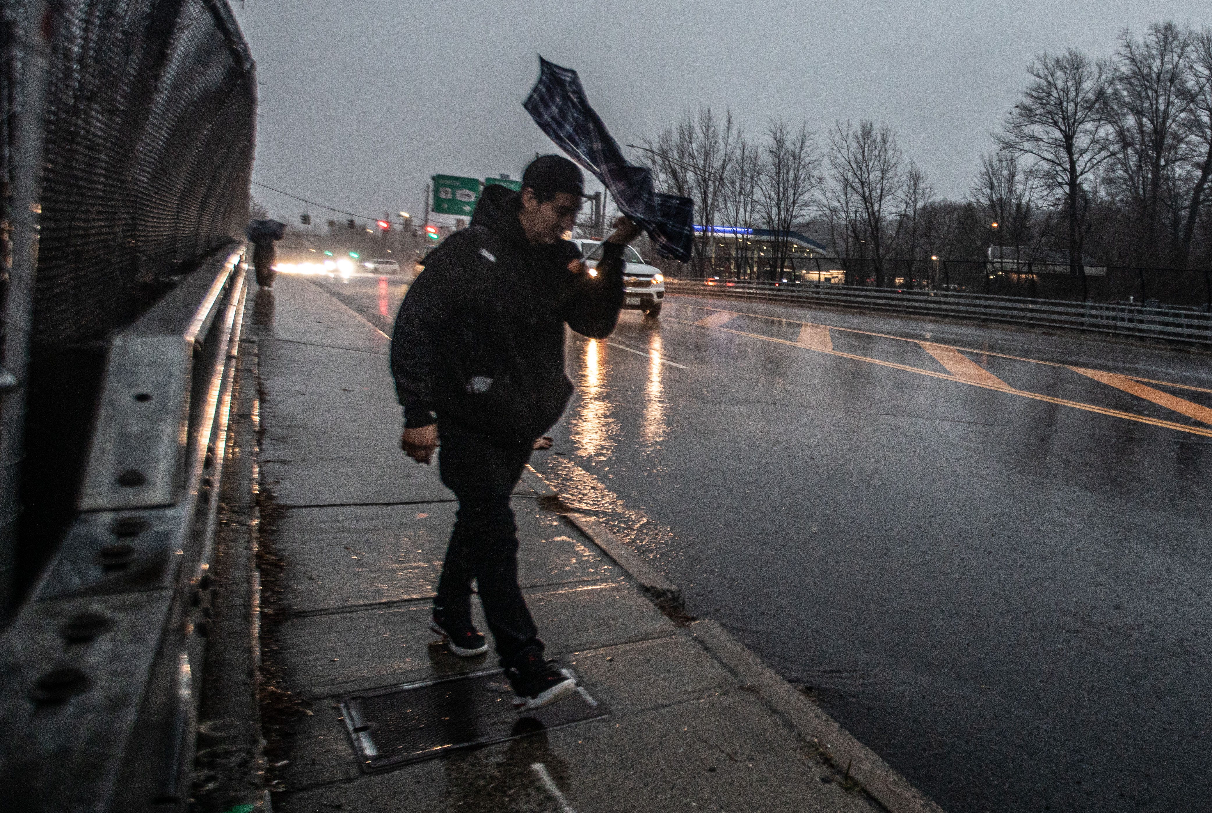 Power Out For More Than 300 000 As Storm Moves Through South See The   AA1lGyYQ.img