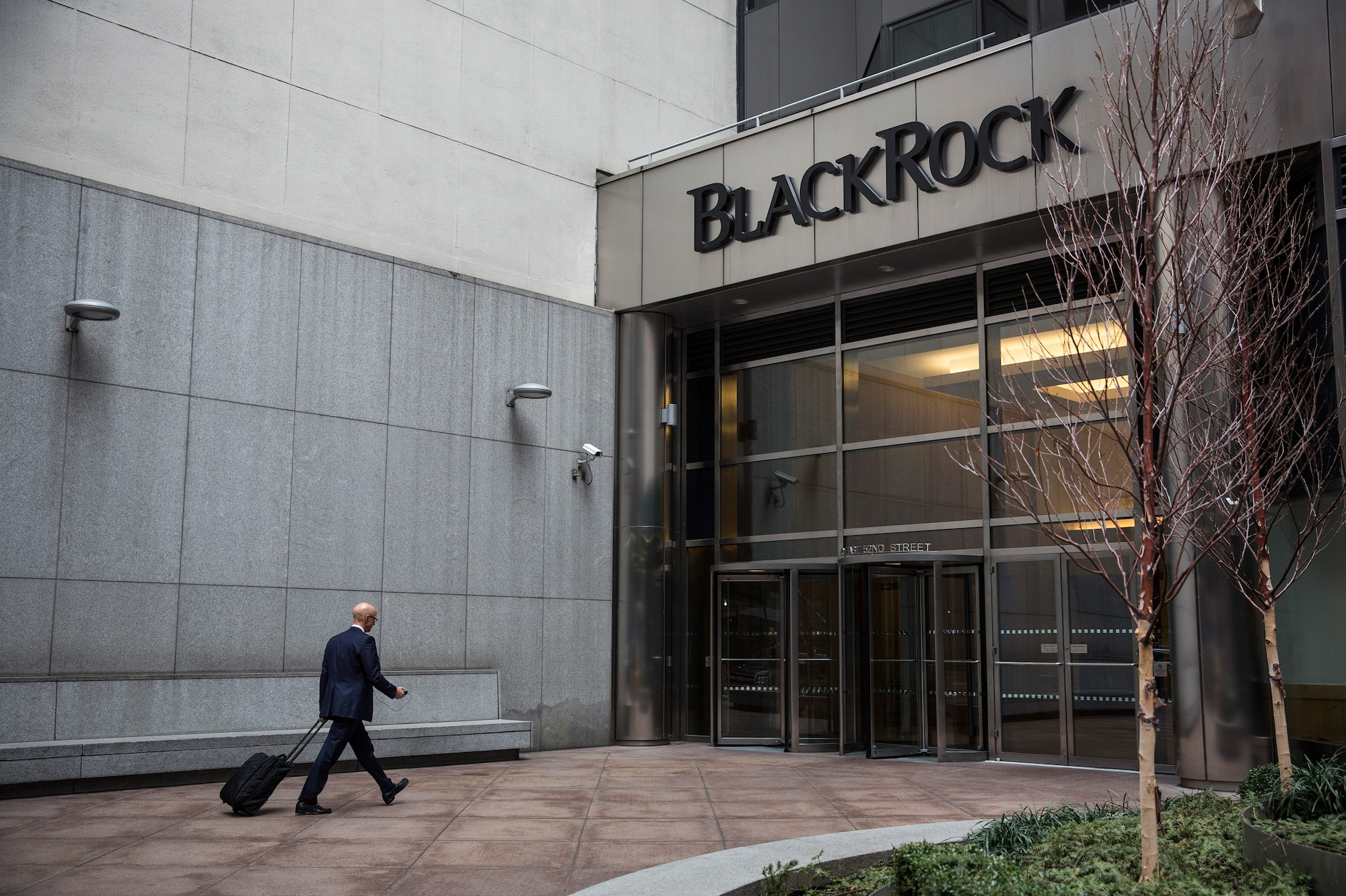 Корпорация блэкрок. Инвестиционные компании Blackrock. Blackrock Vanguard State Street. Black Rock инвестиционная компания. Blackrock штаб квартира.