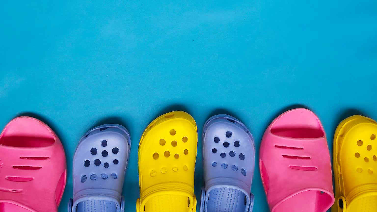 Crocs rallies after guiding full-year sales above expectations