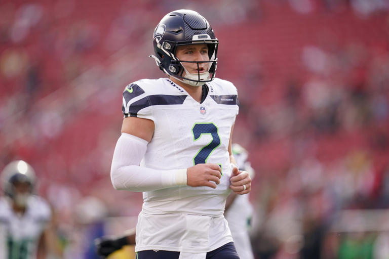 Seattle Seahawks quarterback Drew Lock (2) jogs on the field before the start of the game against the San Francisco 49ers at Levi's Stadium.