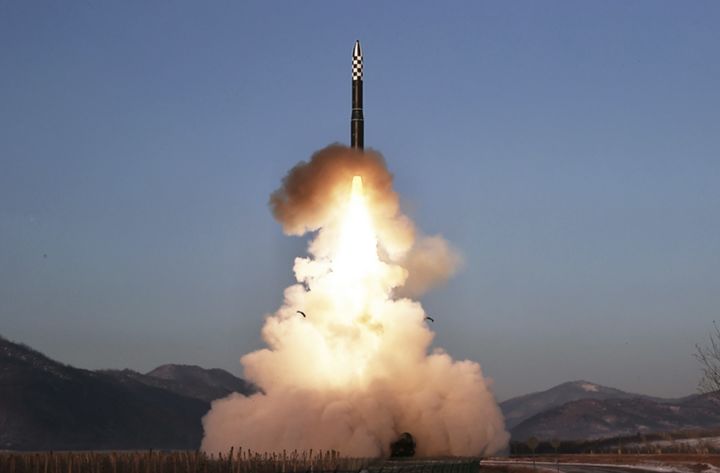 북, 평양서 중거리탄도미사일 발사…신형 irbm 가능성(종합2보)