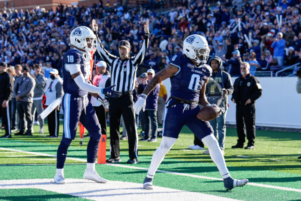 College Football Team Suffers Shocking Bowl Game Loss Despite 99 ...