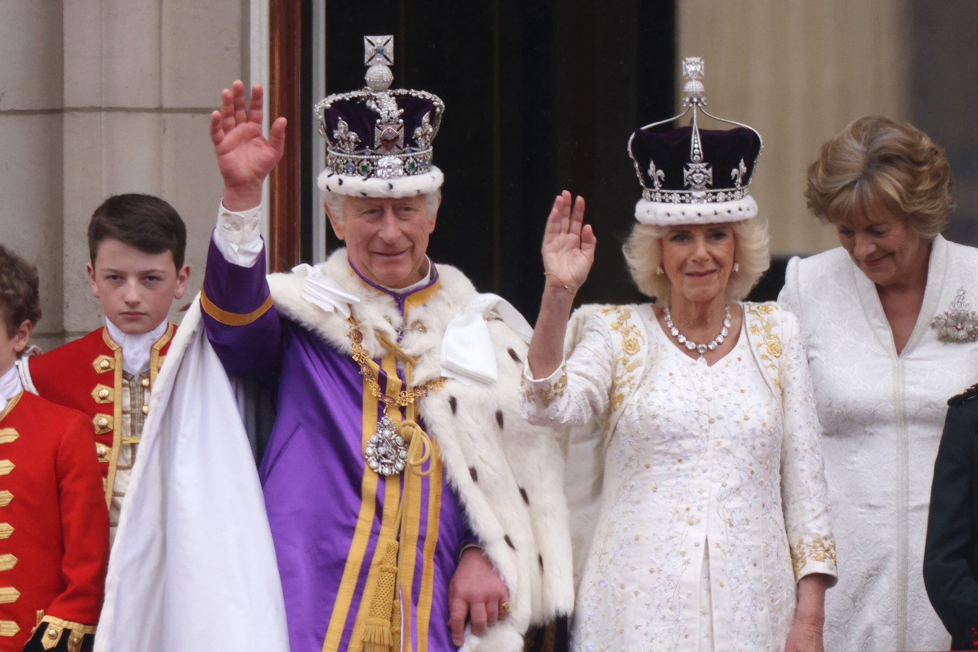 <p>È stato sicuramente l'evento più importante dell'anno, durante il quale abbiamo visto William e Harry vicini, anche se più lontani che mai. Il 6 maggio 2023, il principe Carlo diventava ufficialmente re e Camilla regina consorte.</p>