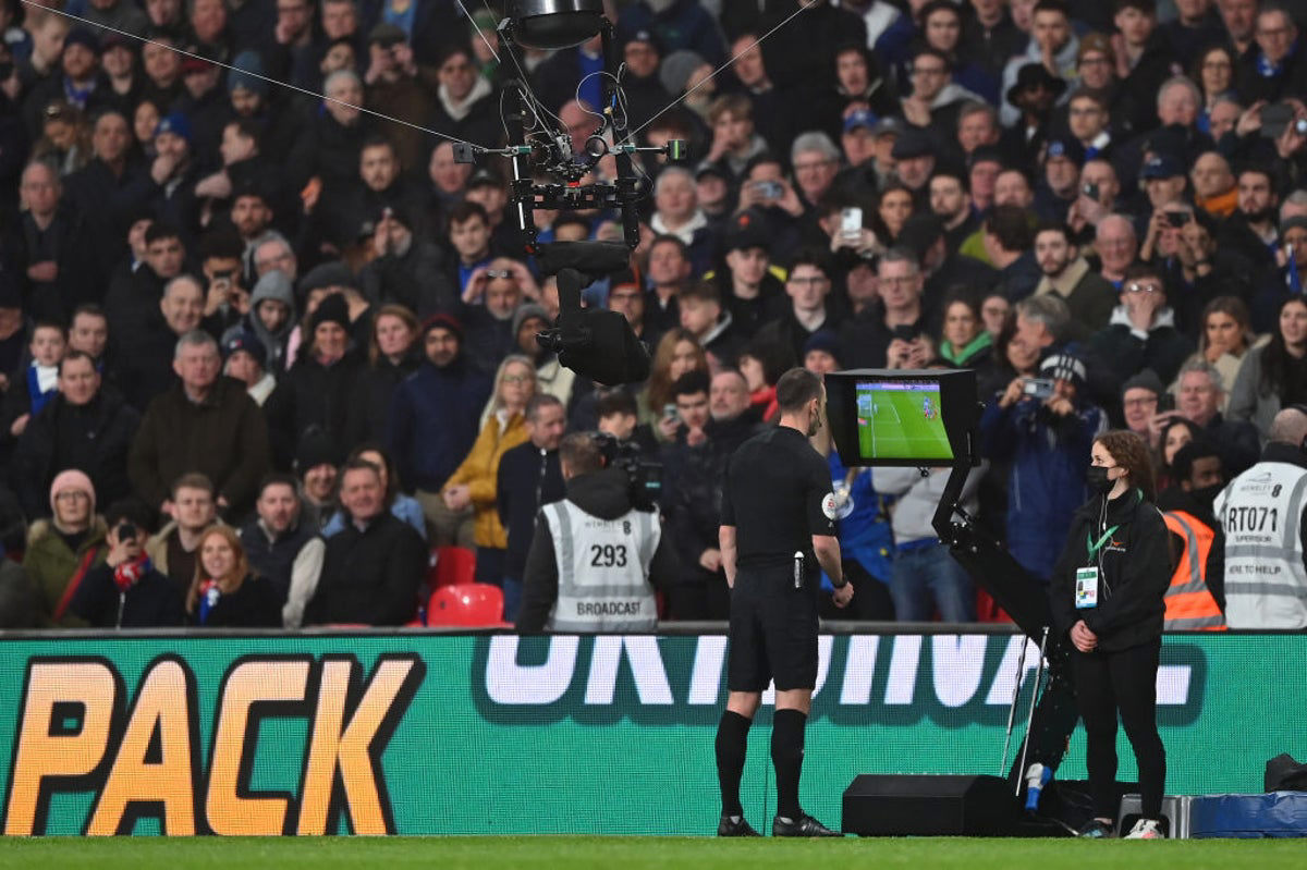 Is VAR being used in the Carabao Cup semi-finals?