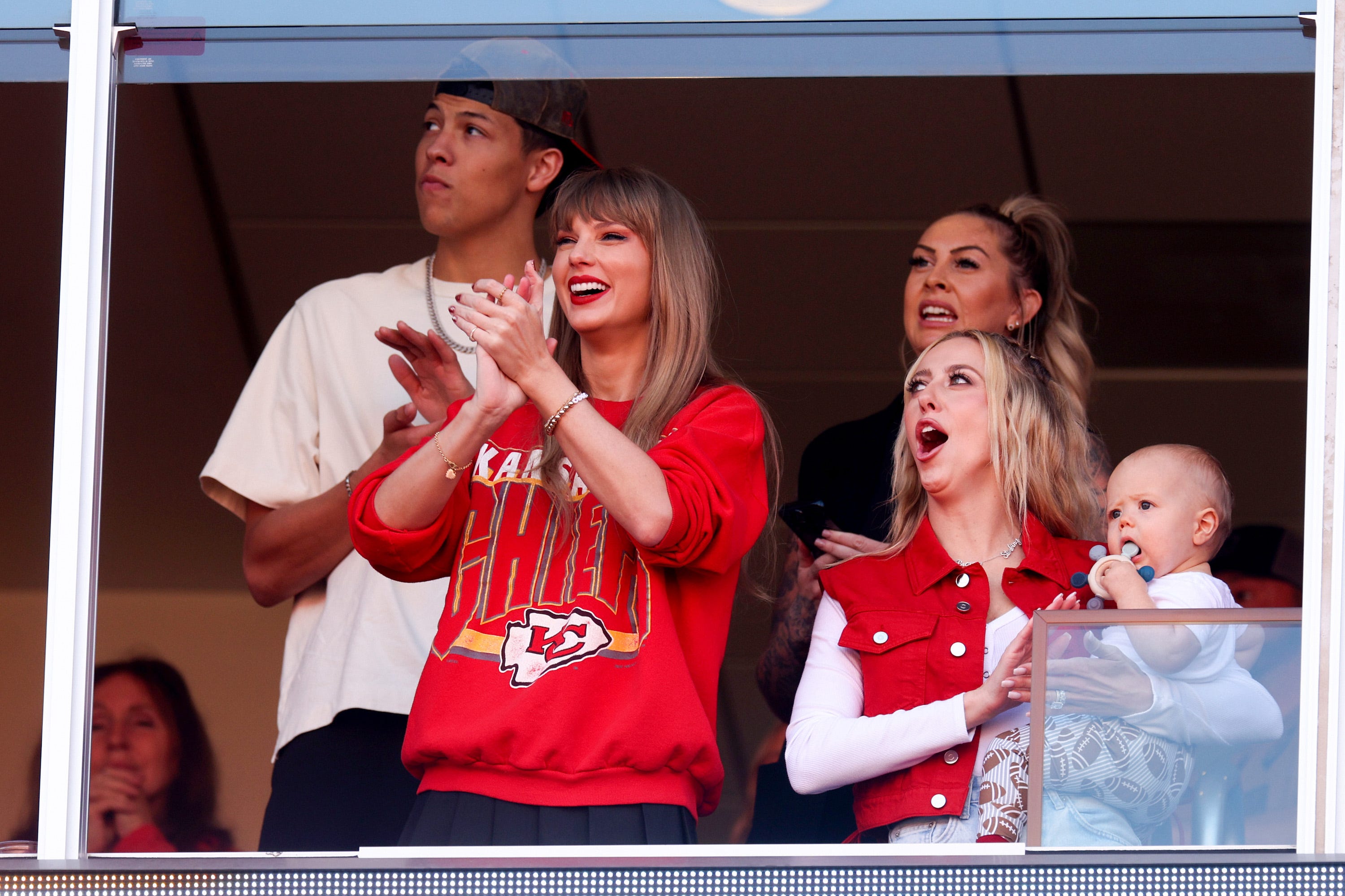 no, it's not taylor swift's fault that the chiefs keep losing