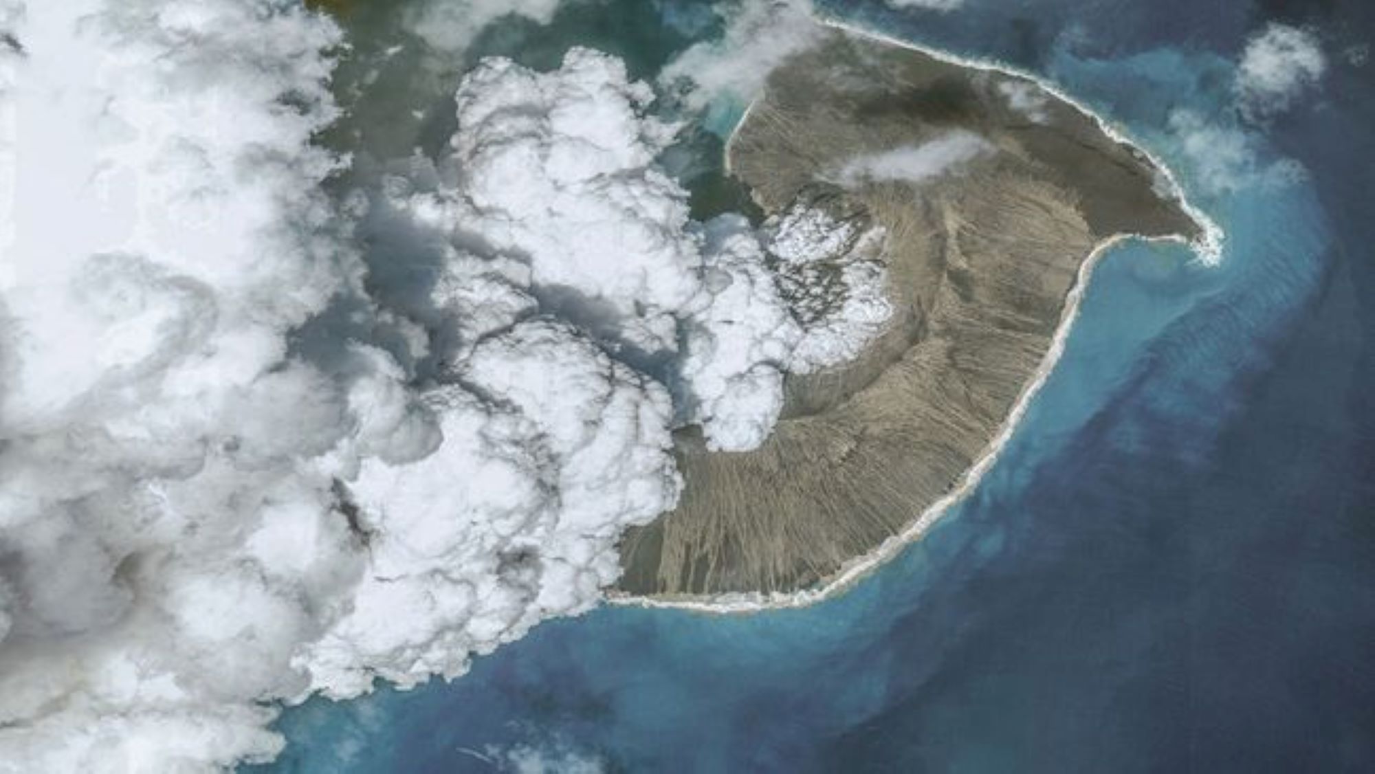 record-shattering tonga volcanic eruption wasn't triggered by what we thought, new study suggests