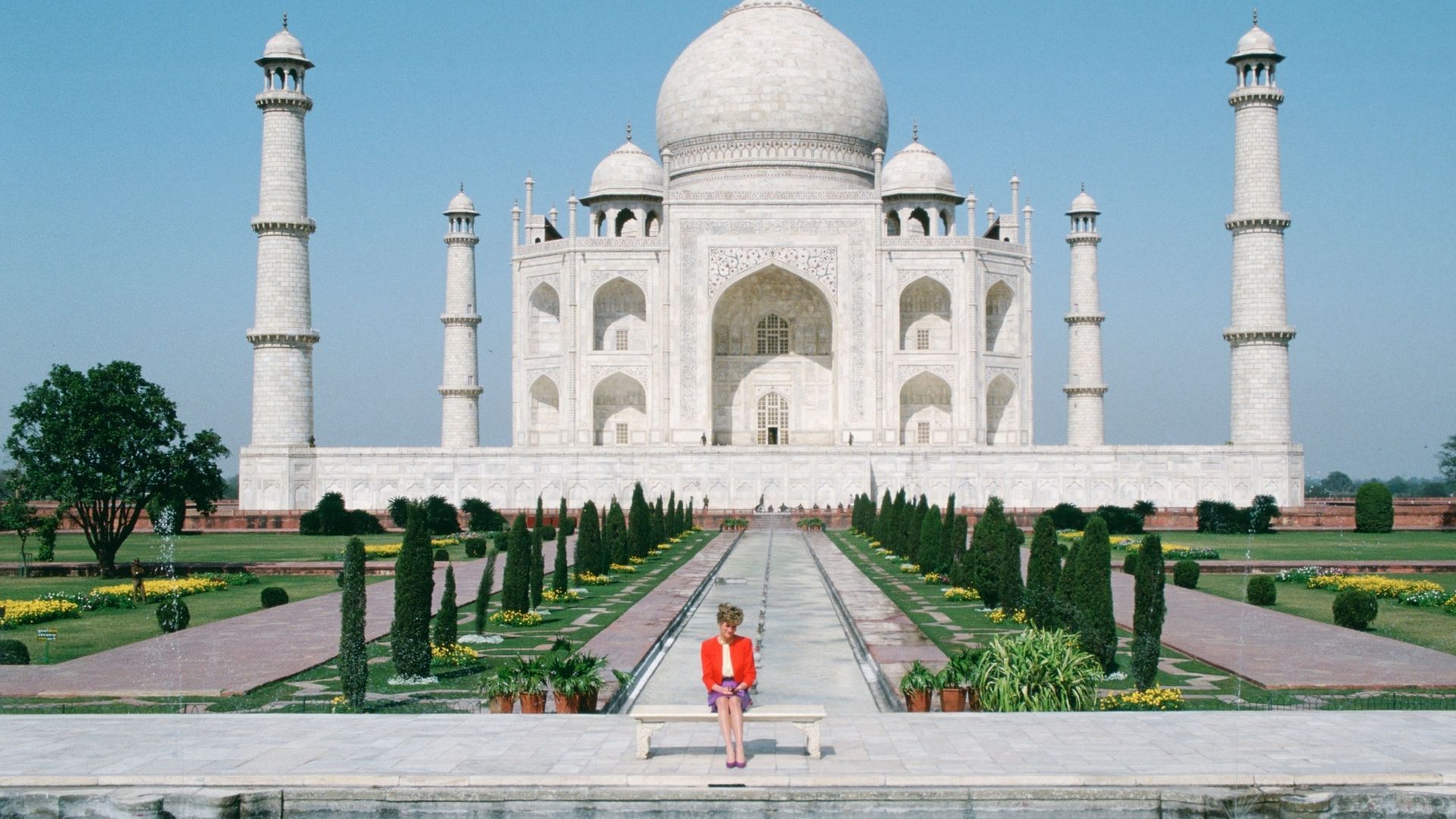 <p>                     While on a royal tour of India with Prince Charles, Princess Diana took a solo trip to the Taj Mahal in 1992. Charles was attending a business meeting in Bangalore as she visited the palace - symbolic of enduring love - alone. The picture has become a historic one with many visitors reenacting it when visiting the palace.                   </p>