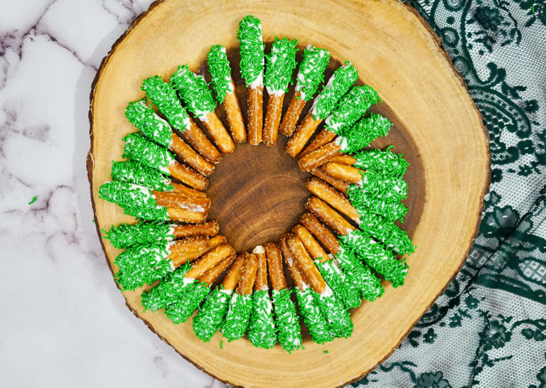 This pretzel wreath is an easy and affordable holiday snack