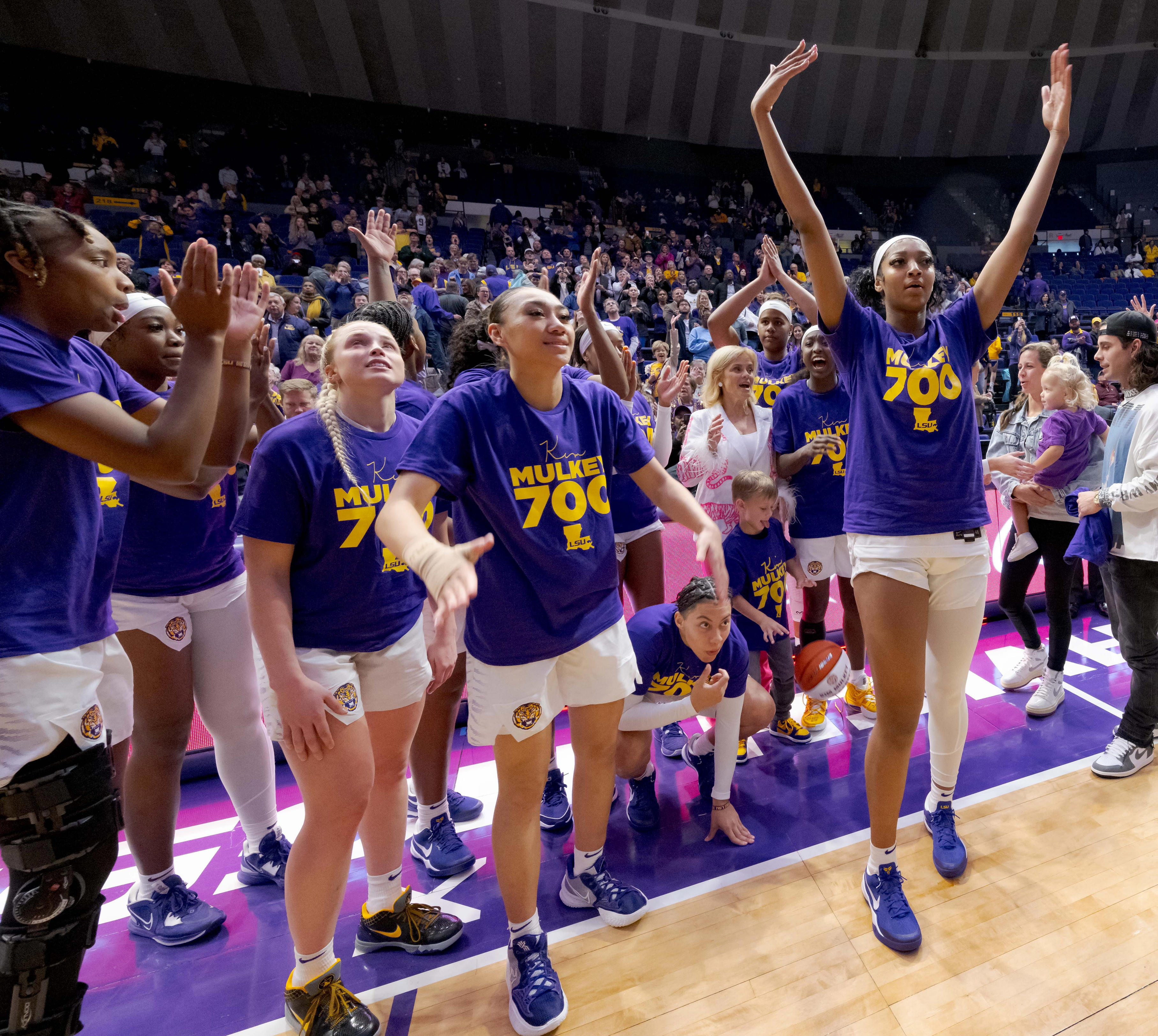 LSU Women's Basketball Climbs Into Top 5 In USA TODAY Sports Coaches Poll