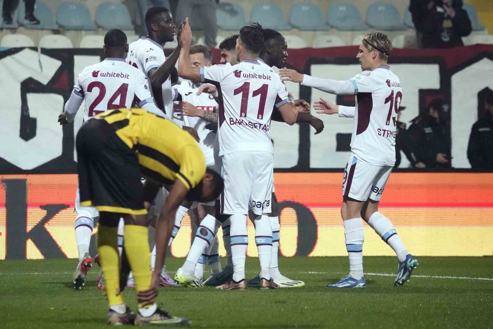 Trendyol Süper Lig: İstanbulspor: 0 - Trabzonspor: 1 (Maç Devam Ediyor)