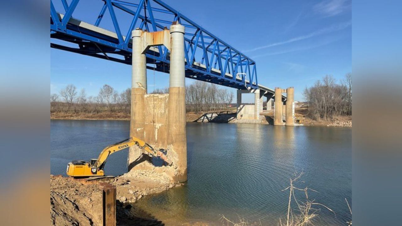 Old U S 60 Cumberland River Bridge Pier Demolition Planned For Jan 2024   AA1lLGnq.img