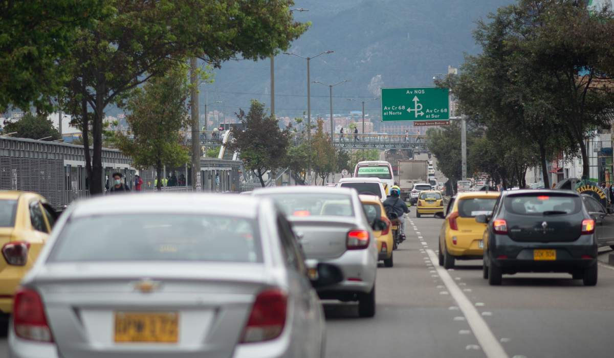 ¿precio de la gasolina en colombia subirá por disparada del petróleo?: gobierno petro responde