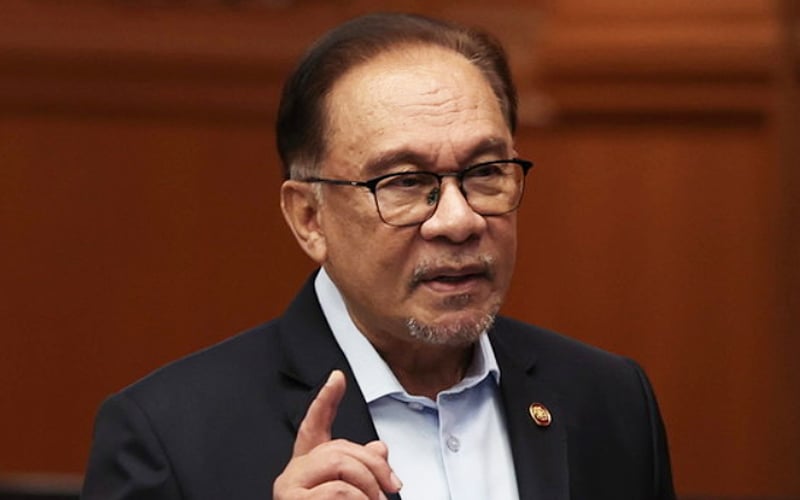 we’ll consider najib’s lawyer’s ‘man on the run’ request, says anwar