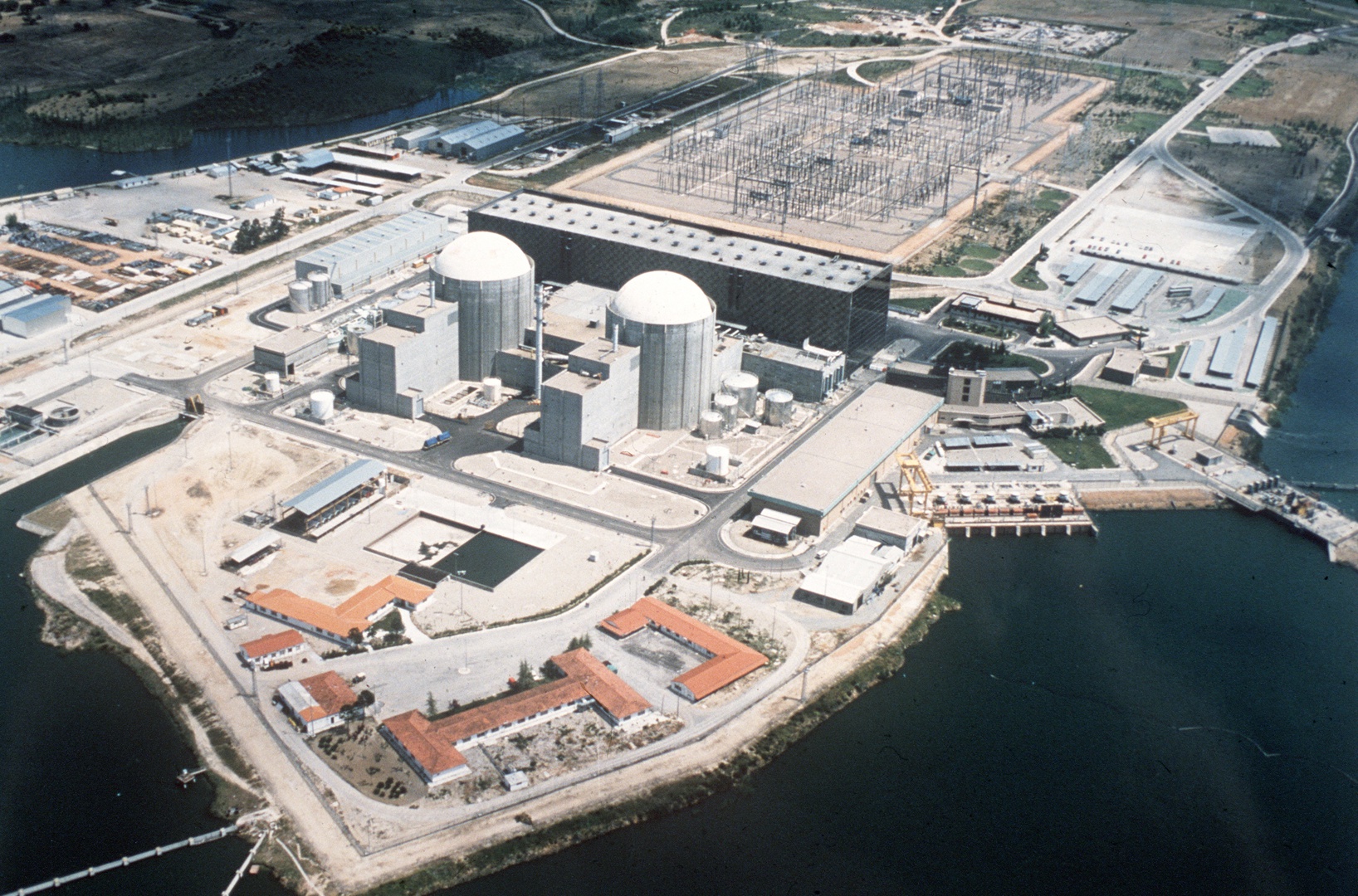 Centrale nucleare come funziona. АЭС Альмарас. АЭС Испании. АЭС Вандельос. АЭС Карачи.