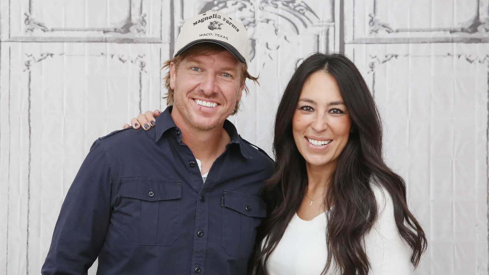 Joanna Gaines Unpainted Kitchen Cabinetry In Her TV Kitchen Is The   AA1lMzA3.img