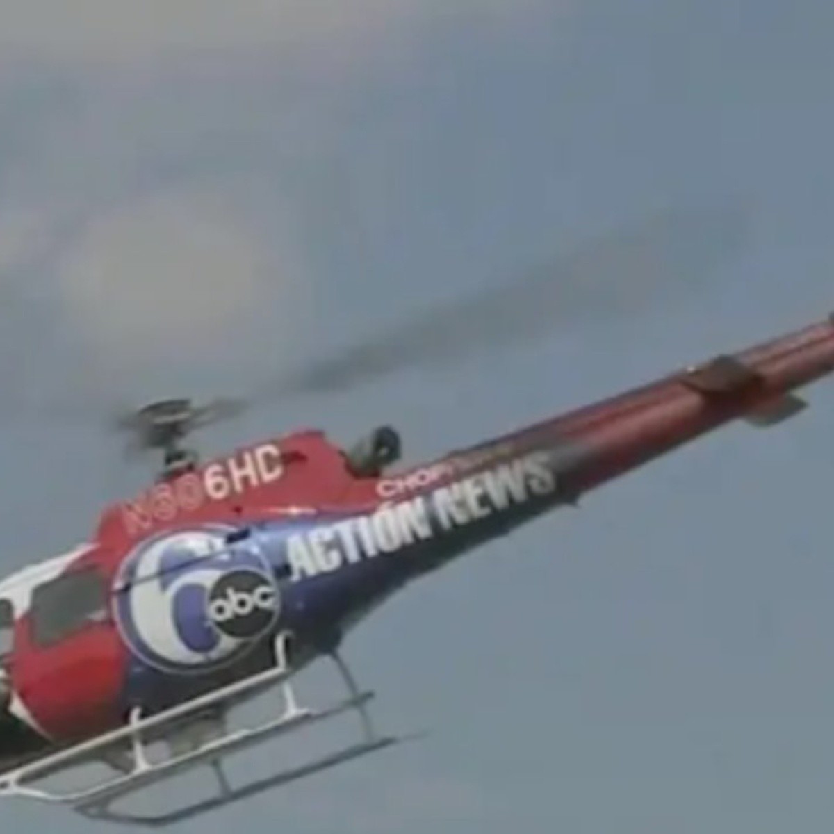 helicóptero de noticiero se estrella y mueren dos personas durante cubertura en vivo