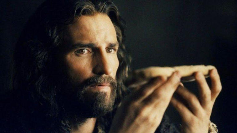 Ator Jim Caviezel interpretou Jesus no filme 'A Paixão de Cristo', de 2004, dirigido por Mel Gibson