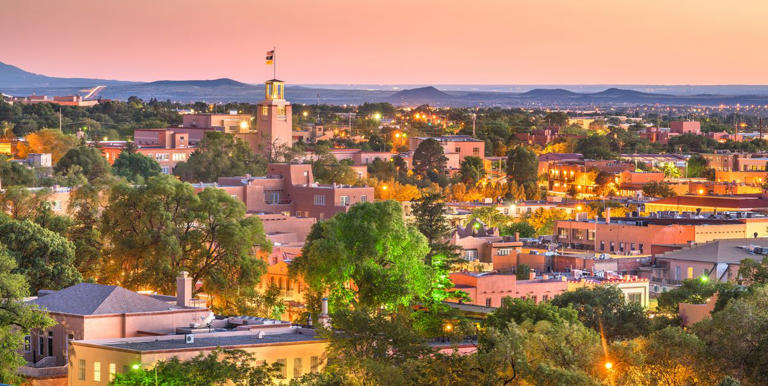 Explore art galleries and museums, relax at the spas, and eat green chile stew on a getaway to New Mexico’s capital. Here's what to do in Santa Fe, New Mexico.