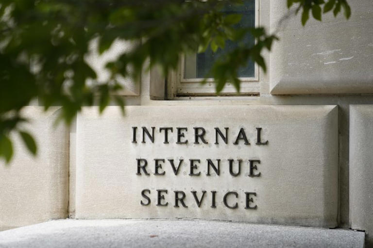 When will the IRS start accepting tax returns in 2024?