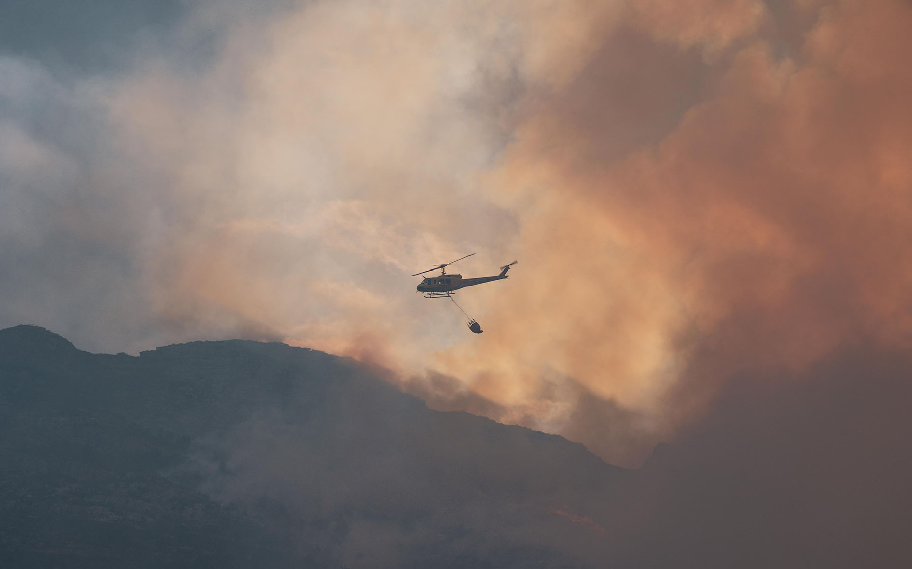 Simon’s Town Blaze Rips Through 450ha, Hundreds Of Firefighters ...