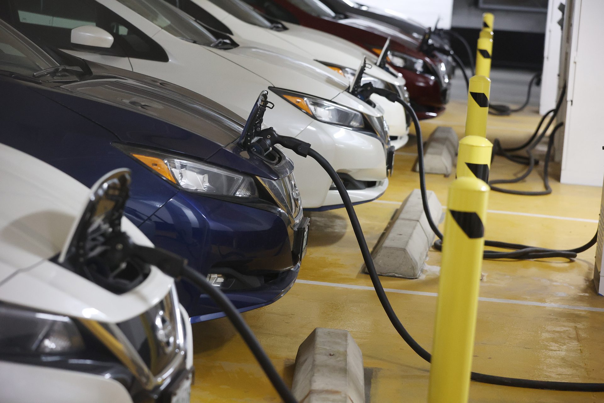 Electric cars guide those with the farthest range and prices