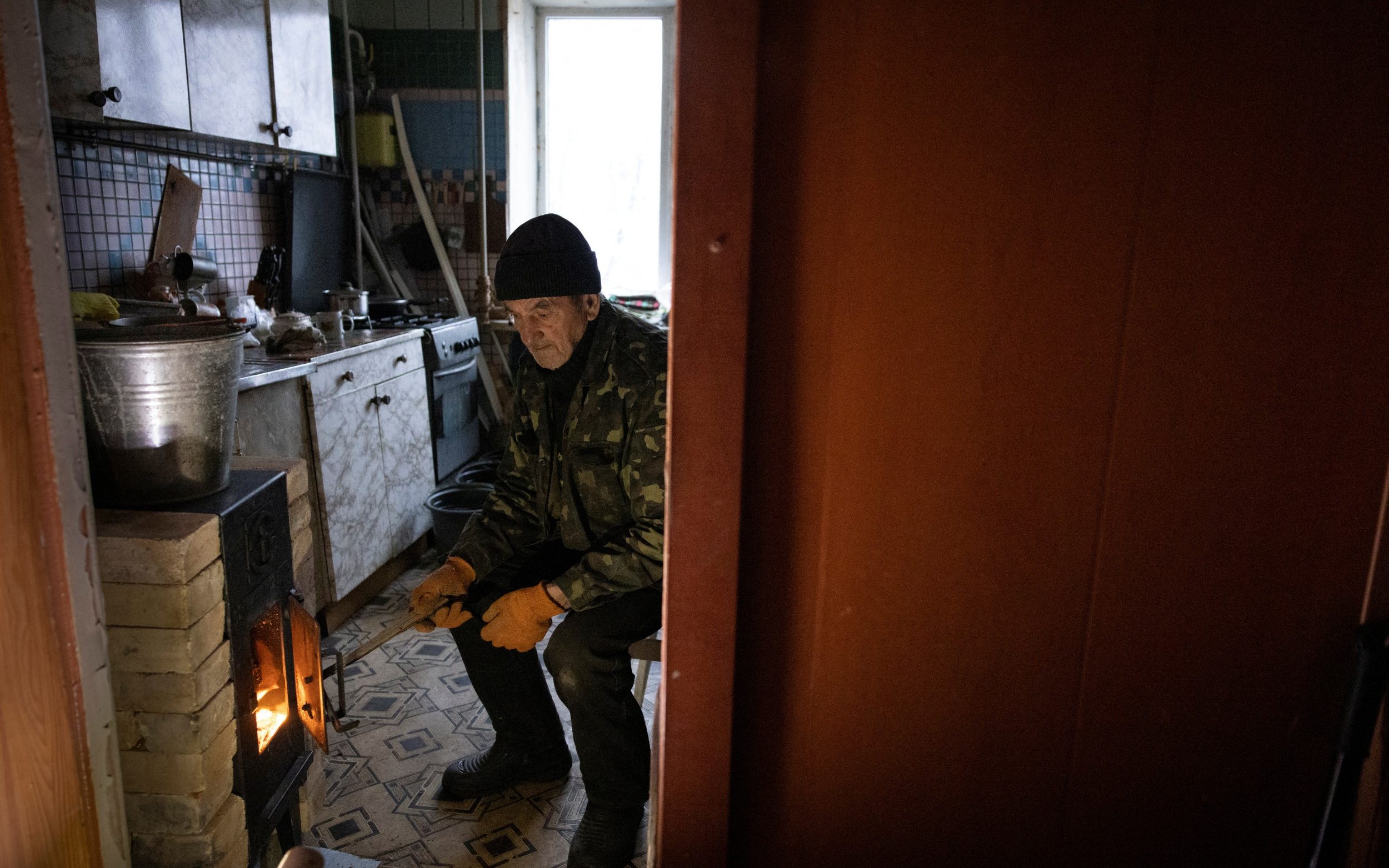 ukraine to recall men from abroad to fight